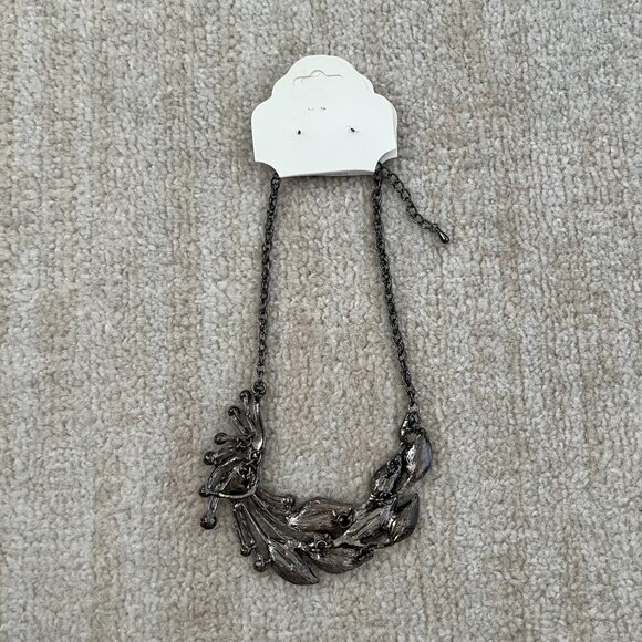 3 for $6 NWT Flower Chunky Statement Necklace Earrings Jewelry Bundle - Picture 3 of 6